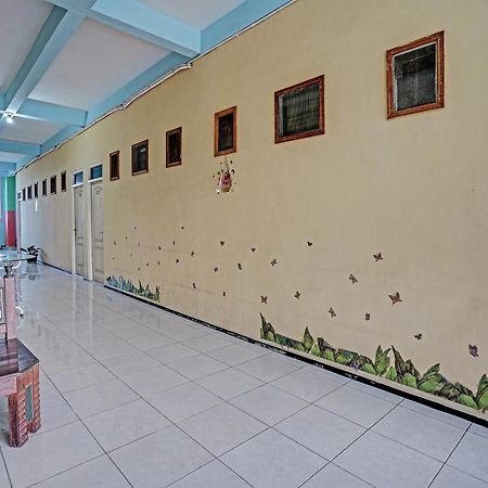 Oyo 91572 Kost Esklusif Barokah Hotell Pasuruan Exteriör bild