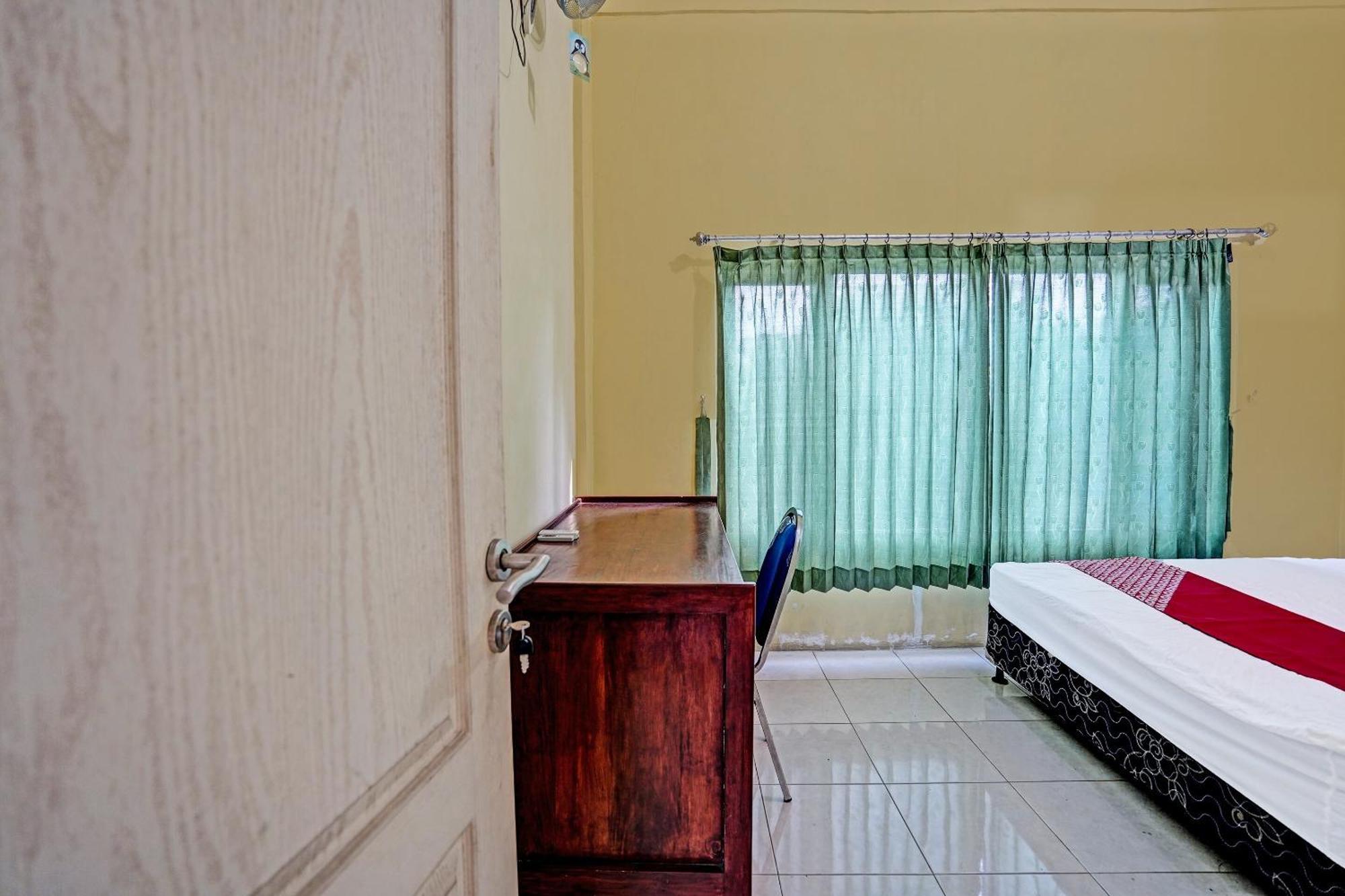 Oyo 91572 Kost Esklusif Barokah Hotell Pasuruan Exteriör bild