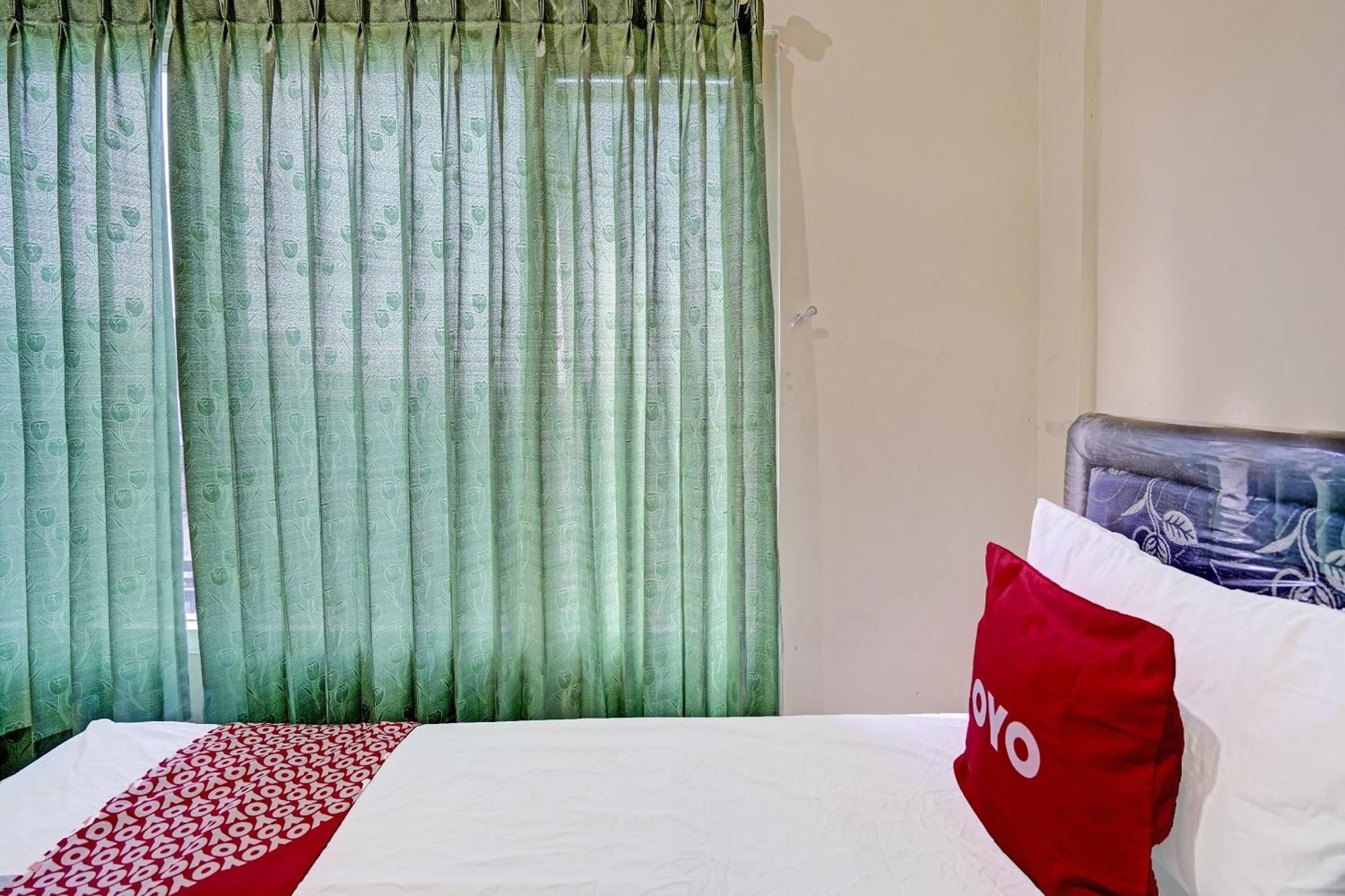 Oyo 91572 Kost Esklusif Barokah Hotell Pasuruan Exteriör bild