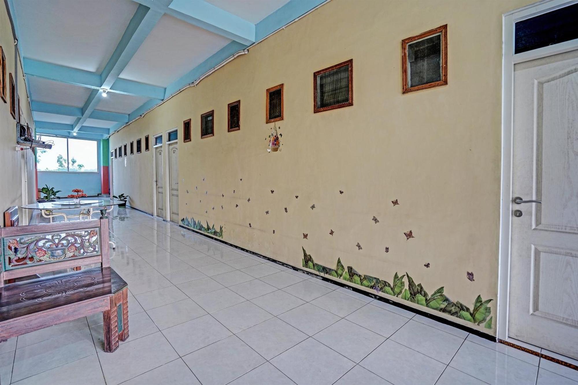 Oyo 91572 Kost Esklusif Barokah Hotell Pasuruan Exteriör bild