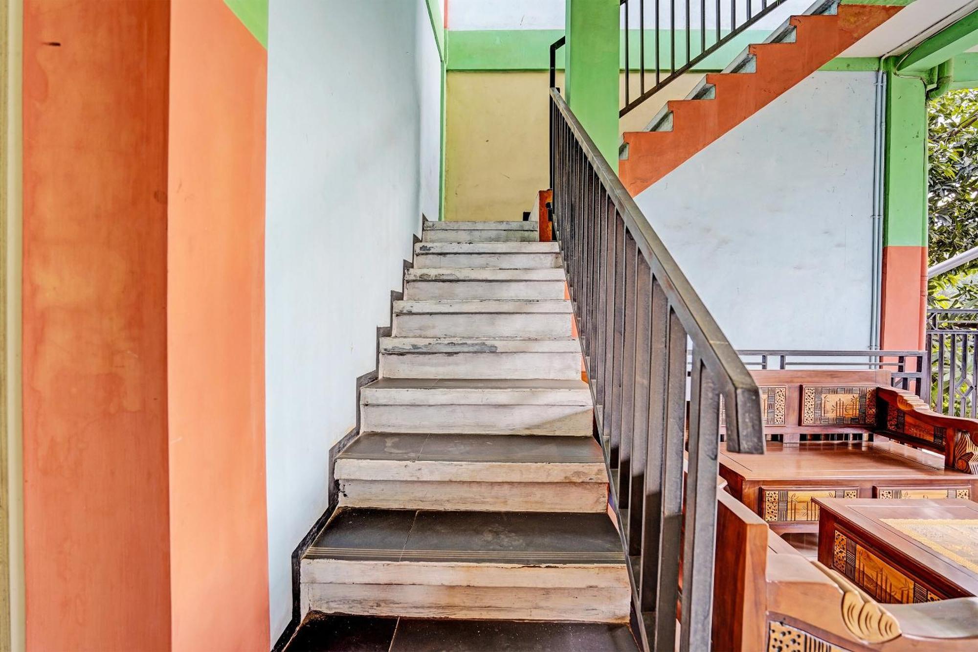 Oyo 91572 Kost Esklusif Barokah Hotell Pasuruan Exteriör bild