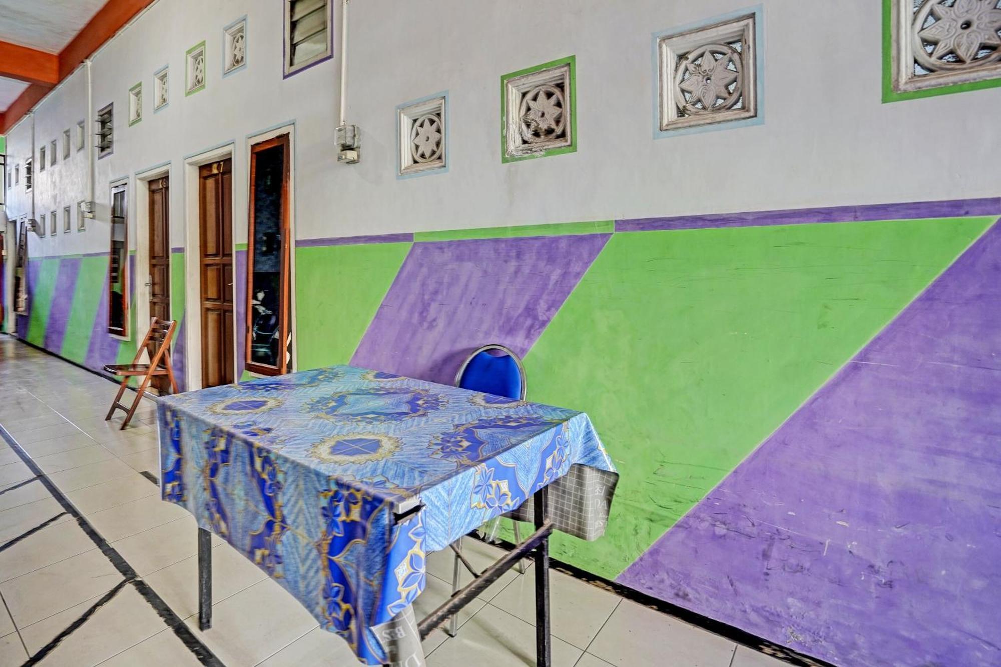 Oyo 91572 Kost Esklusif Barokah Hotell Pasuruan Exteriör bild