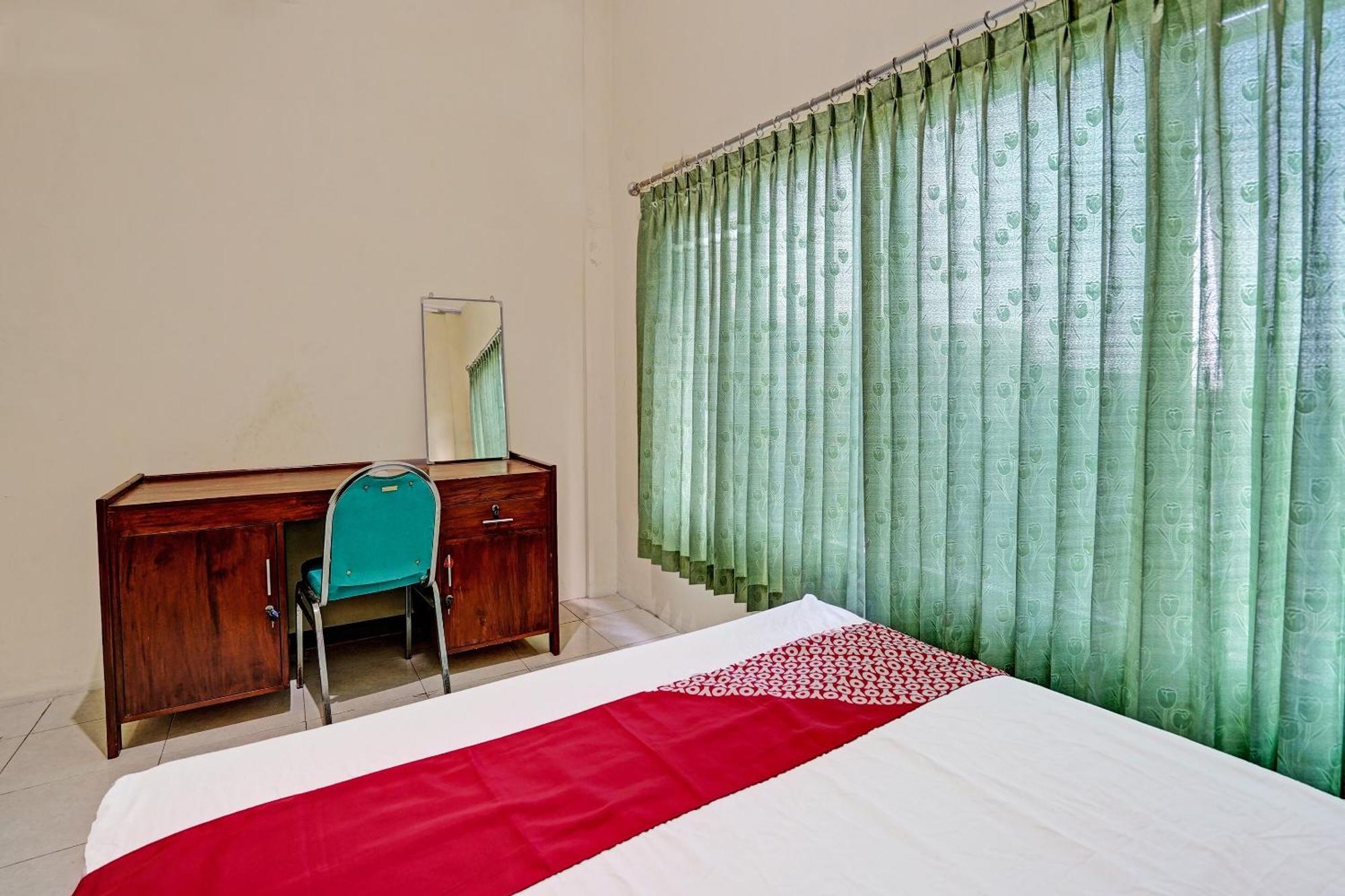 Oyo 91572 Kost Esklusif Barokah Hotell Pasuruan Exteriör bild