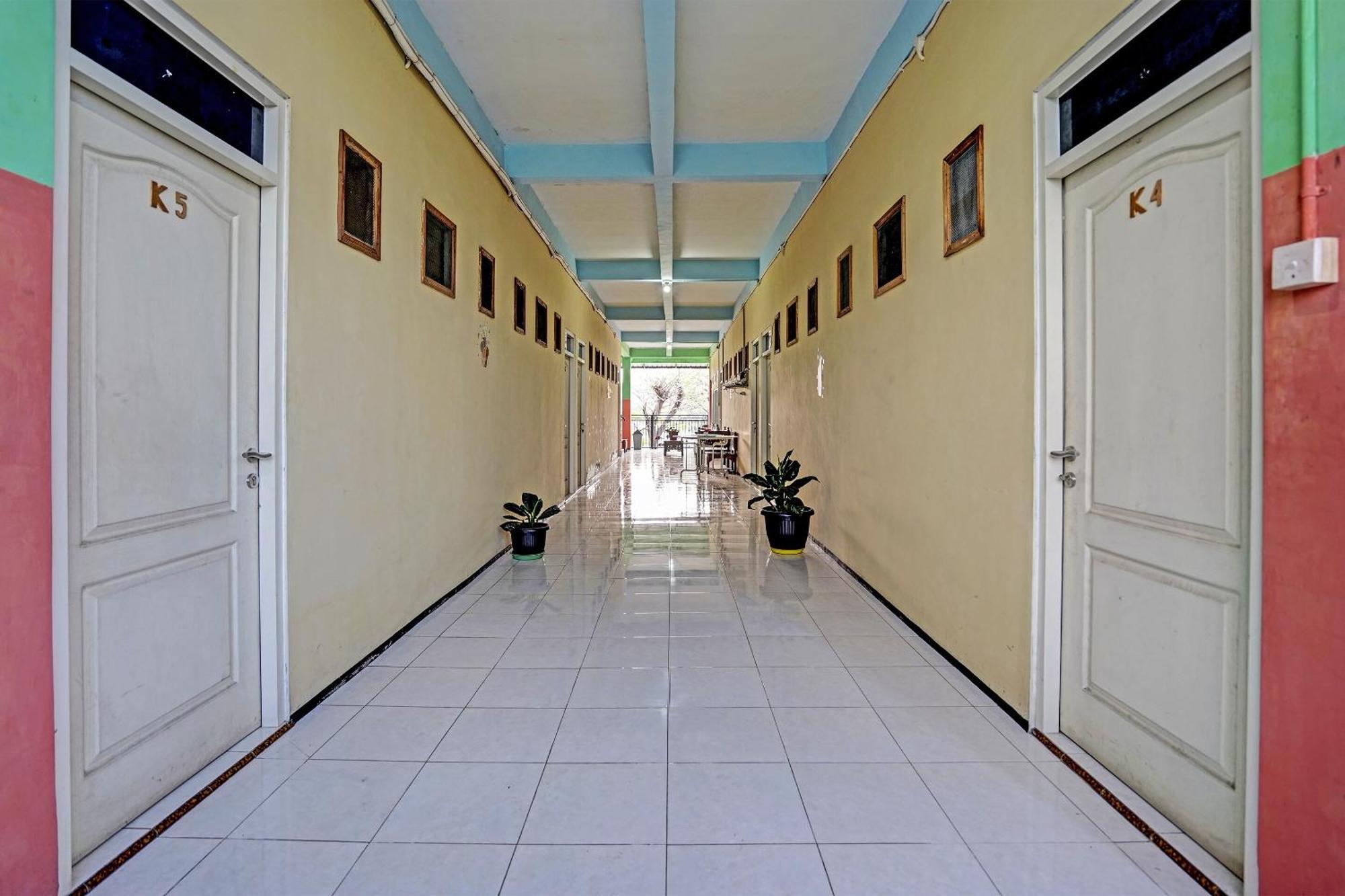 Oyo 91572 Kost Esklusif Barokah Hotell Pasuruan Exteriör bild