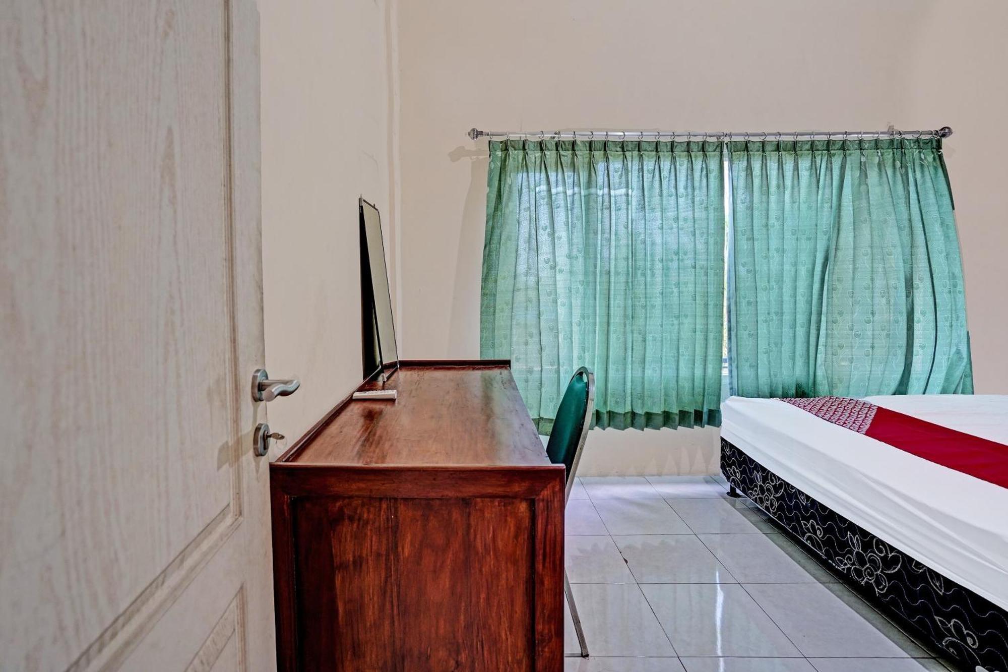 Oyo 91572 Kost Esklusif Barokah Hotell Pasuruan Exteriör bild