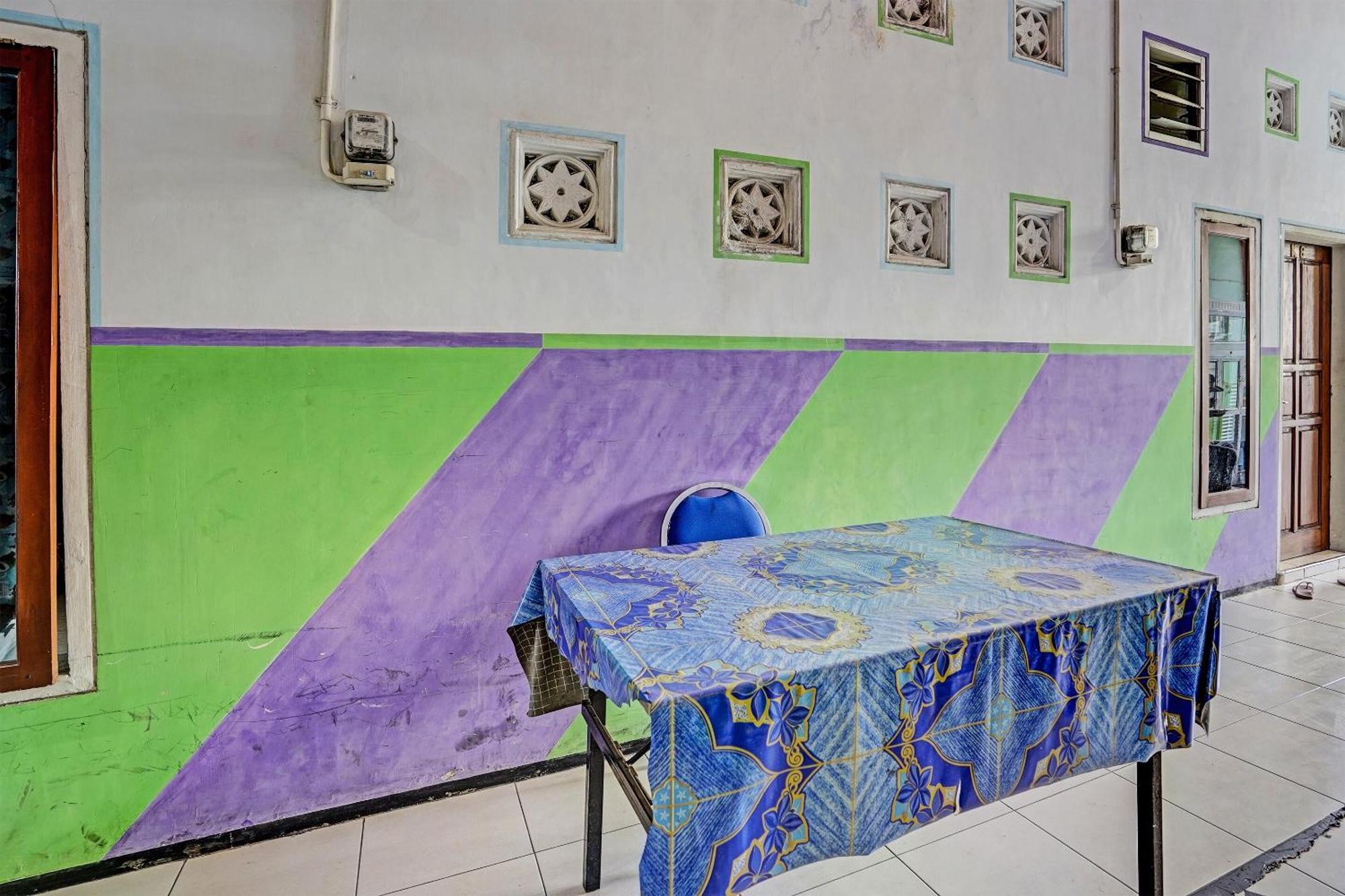 Oyo 91572 Kost Esklusif Barokah Hotell Pasuruan Exteriör bild