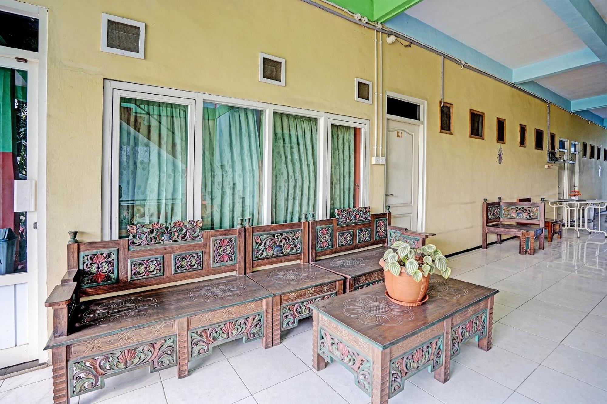 Oyo 91572 Kost Esklusif Barokah Hotell Pasuruan Exteriör bild