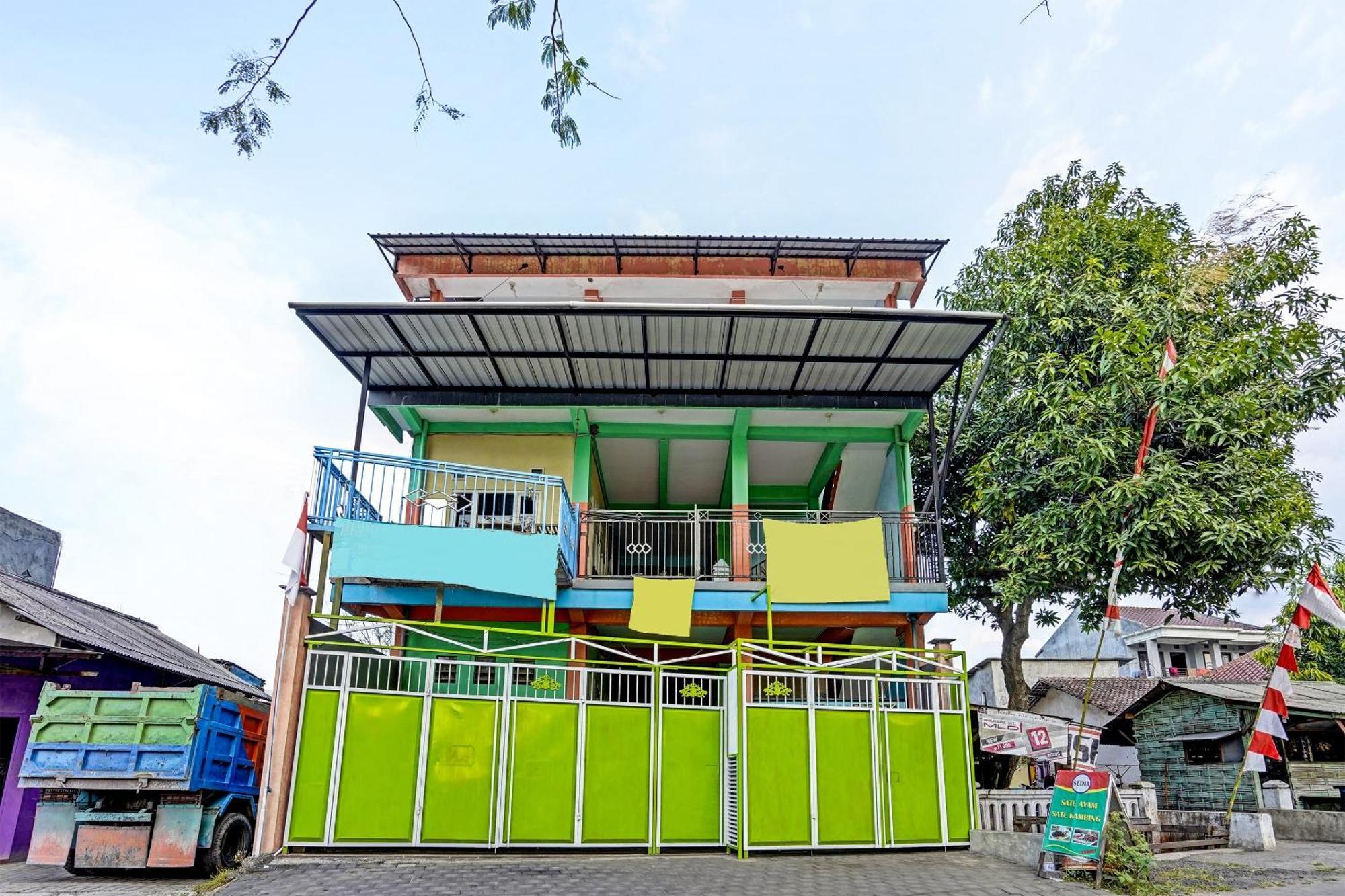 Oyo 91572 Kost Esklusif Barokah Hotell Pasuruan Exteriör bild